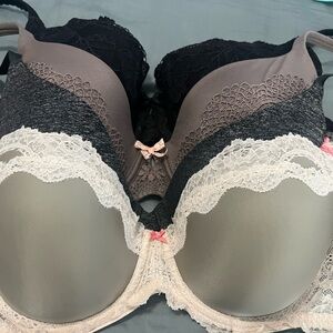 Victoria's Secret Black and Cream Lace Trim Bras